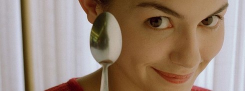Amelie - Audrey Tautou ve Kaşık facebook kapak fotoğrafı